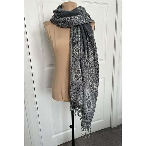 Elegant Paisley Patterned Women Tapestry Scarf Fringe Detail Black/Gray 27"x70" - Picture 1 of 6